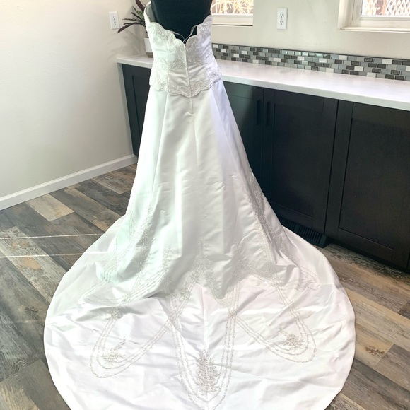 🚫SOLD🚫Gorgeous beaded White Scalloped Bodice wedding gown Sz 10 - Picture 10 of 12